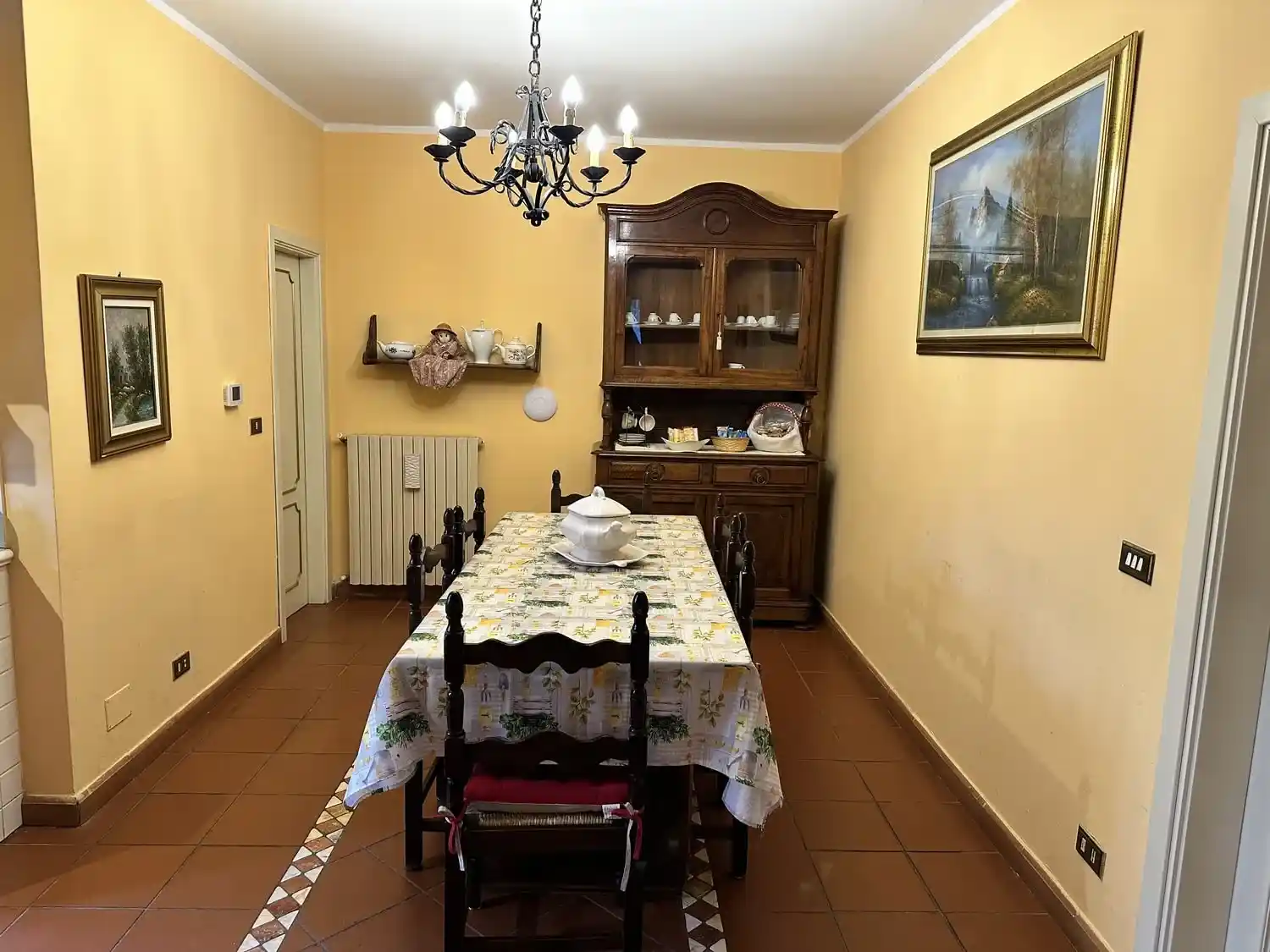 sala da pranzo villa sargiano 2