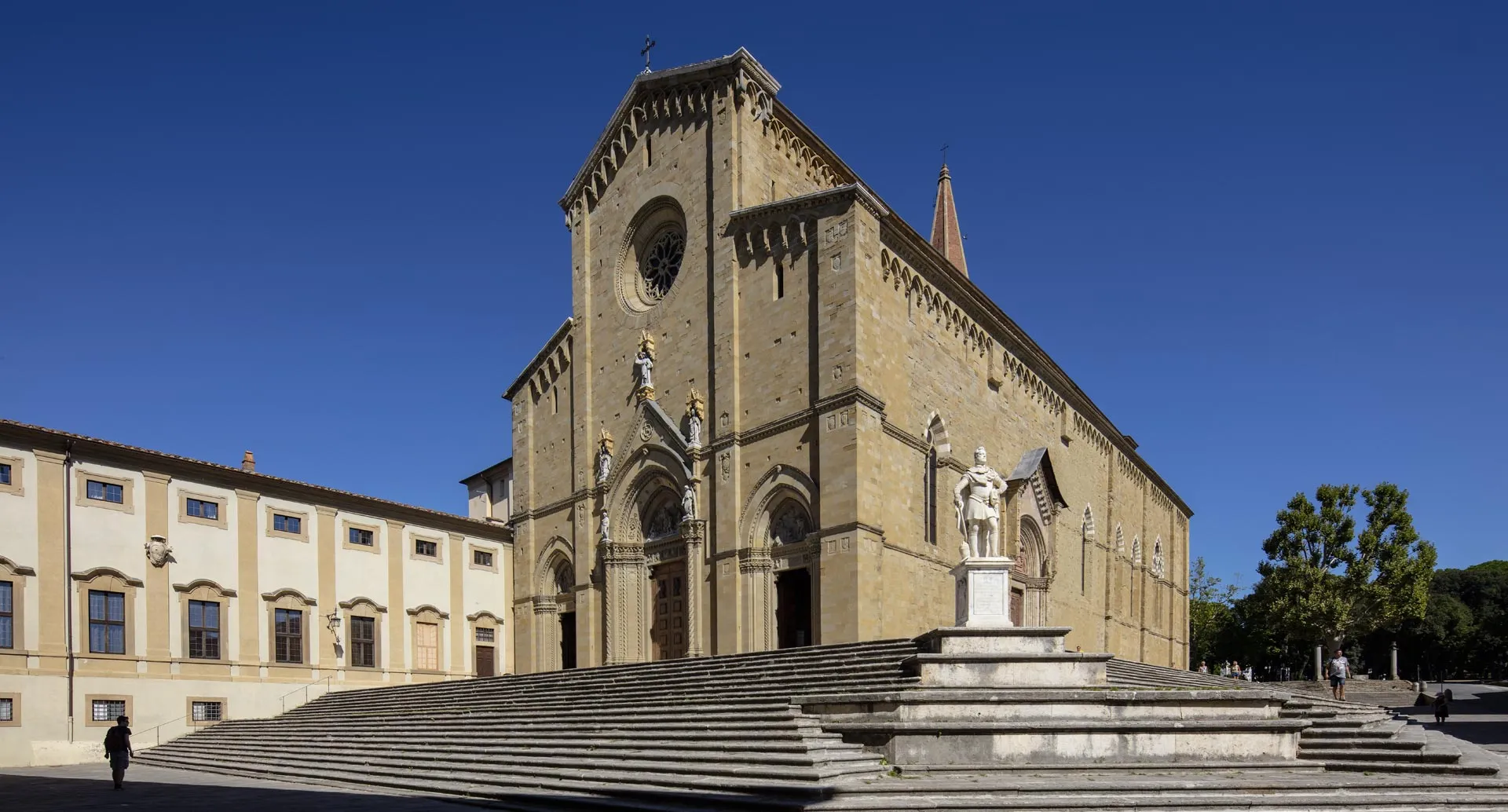 CATTEDRALE DEI SANTI PIETRO E DONATO