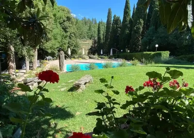 sguardo nel giardino di villa sargiano